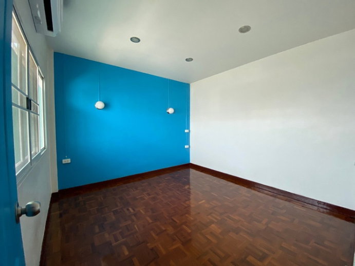 รูป ให้เช่าทาวน์โฮม 3 ชั้น Renovate ใหม่ทั้งหลัง สวยมาก ซอยสุขุมวิท 54 ใกล้ BTS อ่อนนุช ทำเลดีมาก แอร์ 4 เครื่อง เหมาะเป็น Studio , สำนักงาน จดบริษัทได้ - รูปที่ 4/13