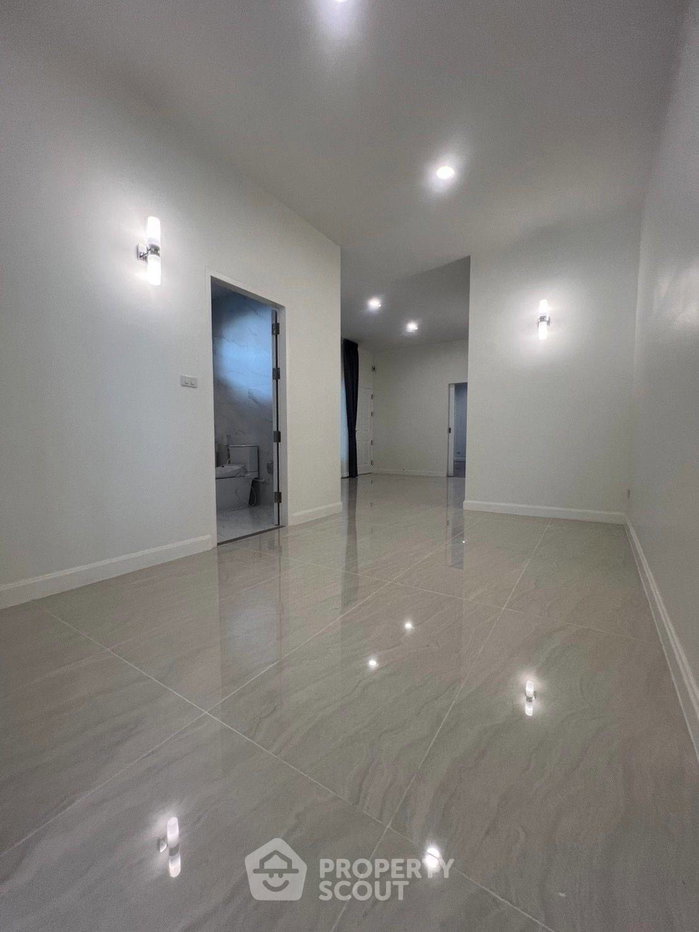 picture Pet-Friendly 7-BR House With 1,000 Sqm In Bang Kaeo (ID 2107543) - 46/49