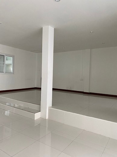 รูป ให้เช่าทาวน์โฮม 3 ชั้น Renovate ใหม่ทั้งหลัง สวยมาก ซอยสุขุมวิท 54 ใกล้ BTS อ่อนนุช ทำเลดีมาก แอร์ 4 เครื่อง เหมาะเป็น Studio , สำนักงาน จดบริษัทได้ - รูปที่ 3/13