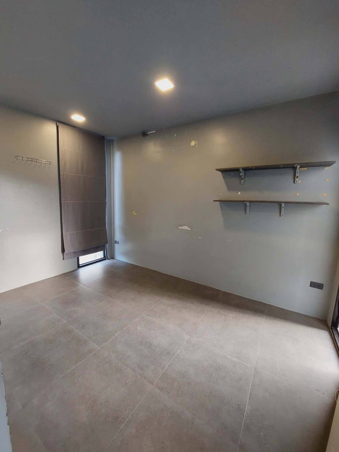 รูป ขายบ้านเดี่ยวสองชั้นสไตล์โมเดิร์นพื้นที่กว้าง - รูปที่ 23/24