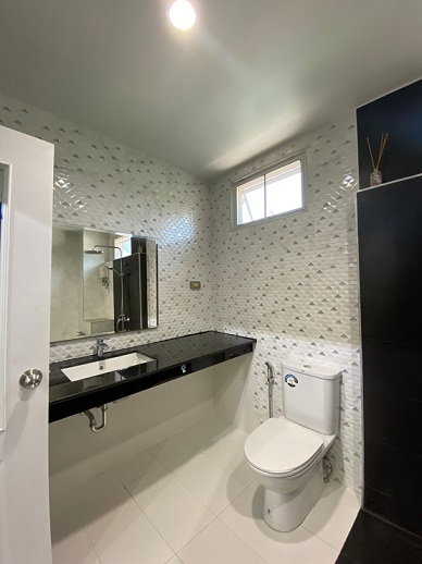 รูป ให้เช่าทาวน์โฮม 3 ชั้น Renovate ใหม่ทั้งหลัง สวยมาก ซอยสุขุมวิท 54 ใกล้ BTS อ่อนนุช ทำเลดีมาก แอร์ 4 เครื่อง เหมาะเป็น Studio , สำนักงาน จดบริษัทได้ - รูปที่ 7/13