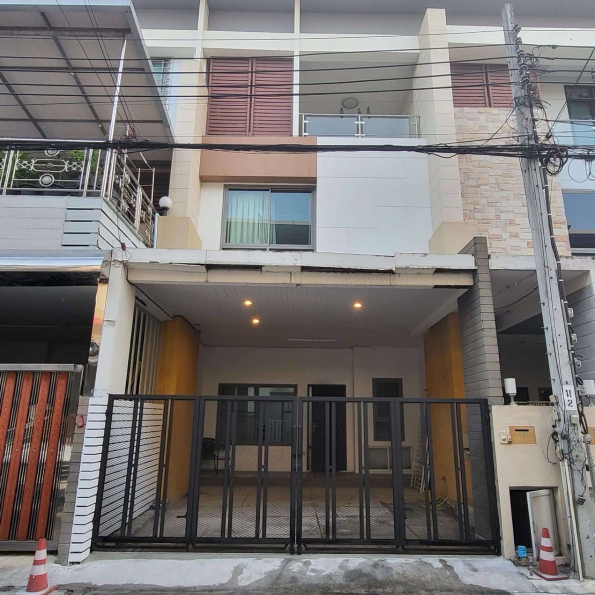 ให้เช่า ทาวน์โฮม 3 ชั้น ทำเลดี ตรงข้ามเซ็นทรัลแจ้งวัฒนะ