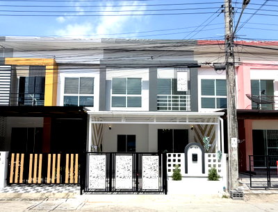 ทาวน์โฮม กรุงเทพมหานคร : ทาวน์เฮาส์2ชั้น ต้นซอย รีโนเวทใหม่ ทำเลดี  ม.เพ็ญศิริ4 ซ.เลียบวารี25/1 คู้ขวา หนองจอก มีเฟอร์นิเจอร์พร้อมอยู่