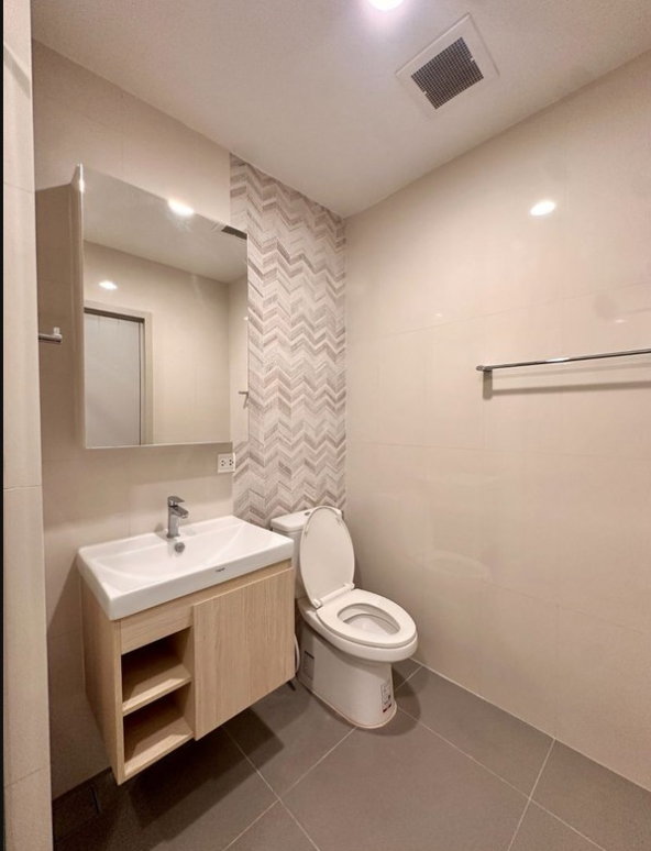 รูป 🏢 OKA Haus Sukhumvit 36 Condo for Rent  🛏️ 1 Bedroom | 🚿 1 Bathroom | 📐 35 sq.m. | 🏙️ 29th Floor - รูปที่ 2/16