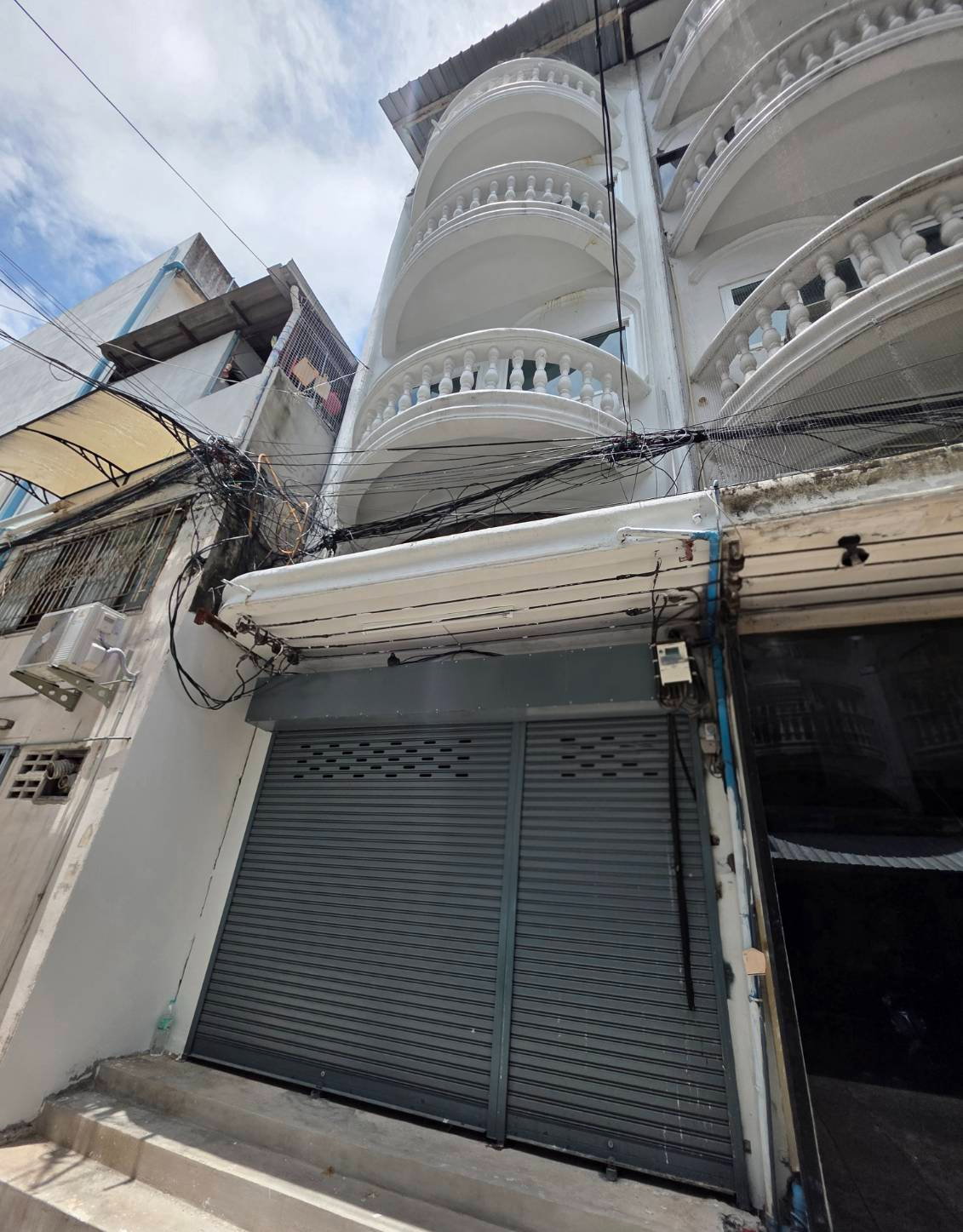 ให้เช่าอาคารพาณิชย์ 4 ชั้น ทำเลดี ห้วยขวาง-ประชาราษฎร์บำเพ็ญ