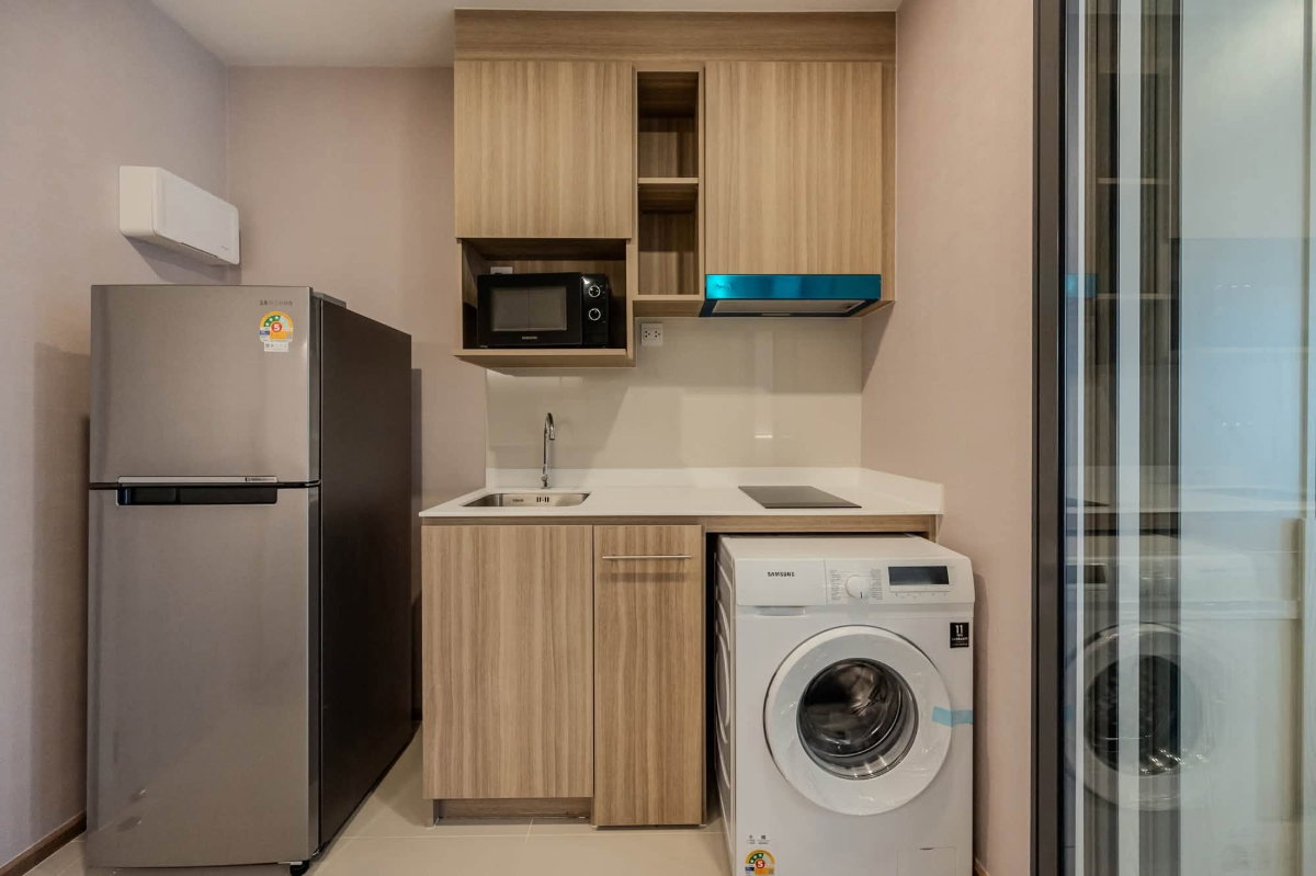 รูป Life Rama 4-Asoke ปล่อยเช่าห้องตกแต่งสวย สไตล์ Cozy minimal ซ่อนไฟที่หัวเตียง เฟอร์นิเจอร์พร้อม 1 ห้องนอน 1 ห้องน้ำ พร้อมเข้าอยู่ - รูปที่ 5/6