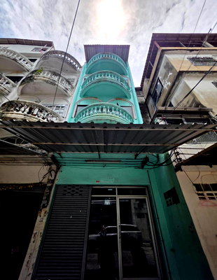 Shophouses for rent Huai Khwang : For Rent 4-Storey Commercial Building Prime Location at Huai Khwang