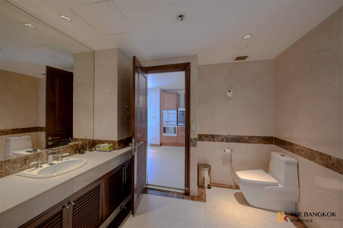 picture Ultimate Luxury Lifestyle with Convenience Las Colinas Condo near MRT Sukhumvit Station - 3/10