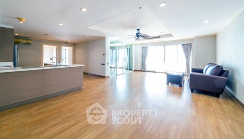 picture 37th-Floor 4-BR Nusa State Tower Condominium Near BTS Saphan Taksin (ID 3153769) - 1/5