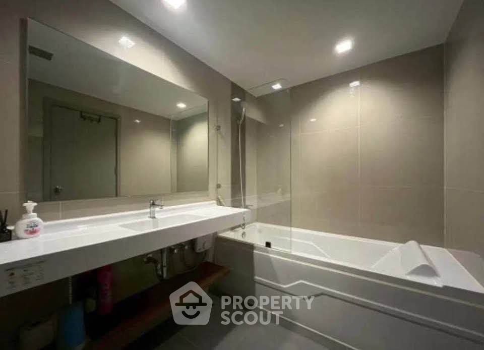 picture 34th-Floor 2-BR At Ideo Sukhumvit 93, 100m To BTS Bang Chak (ID 3155947) - 7/9