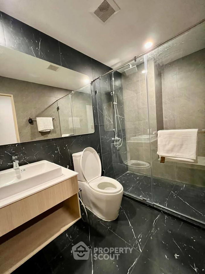 picture 45th-Floor 2-BR At Skyrise Avenue Sukhumvit 64 By BTS Punnawithi (ID 3155951) - 9/12