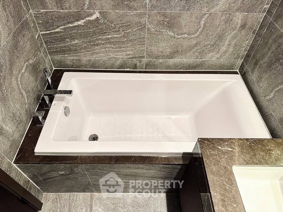 picture 70m From BTS Thong Lor | High-Floor 1-BR At The Esse Sukhumvit 36 (ID 3159954) - 18/19