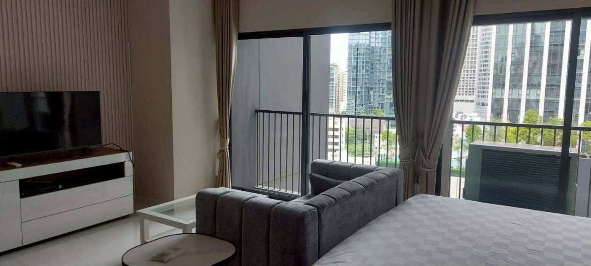 picture Noble Remix, a very spacious room with natural light Clean condition on cover Ready to move in - 9/11