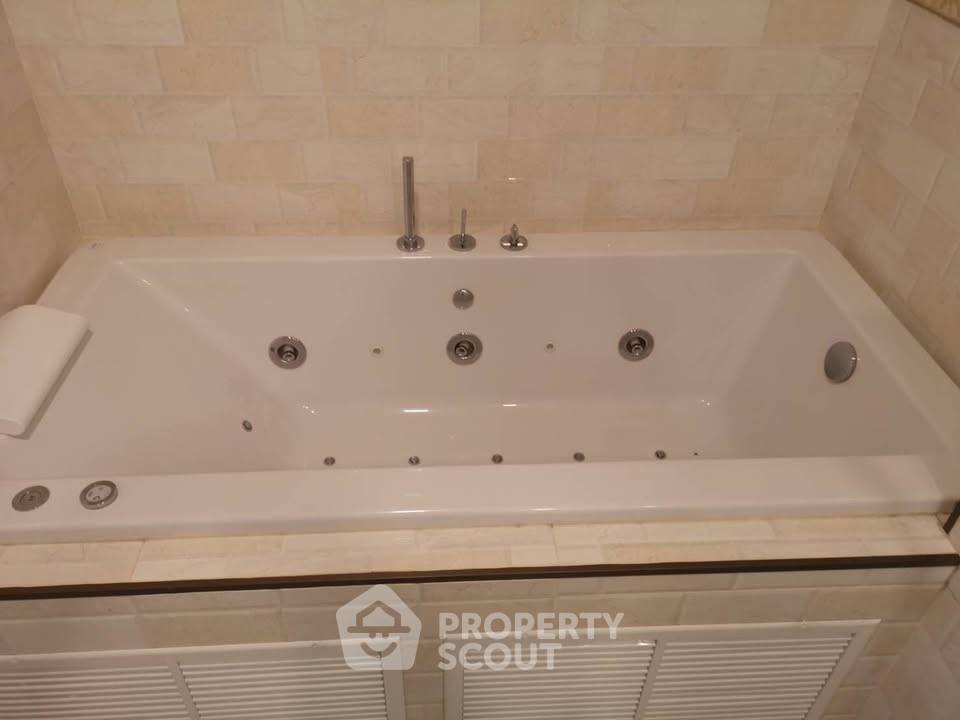 picture 41st-Floor 3-BR The River Condominium Near BTS Saphan Taksin (ID 3159713) - 3/12