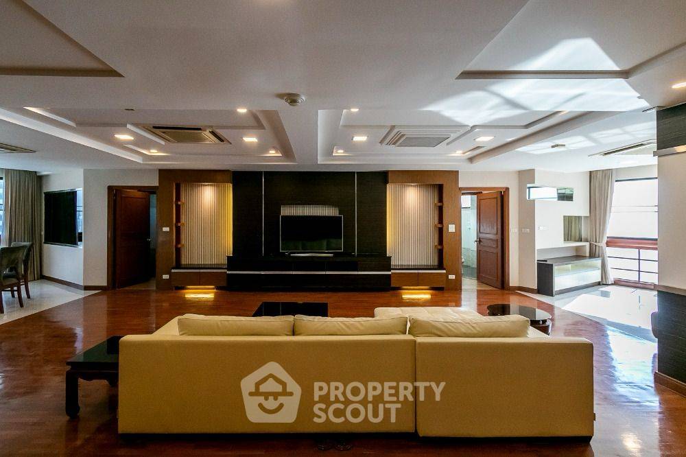 picture Pet-Friendly 3-BR President Park Condominium Near MRT Queen Sirikit (ID 2075203) - 2/13
