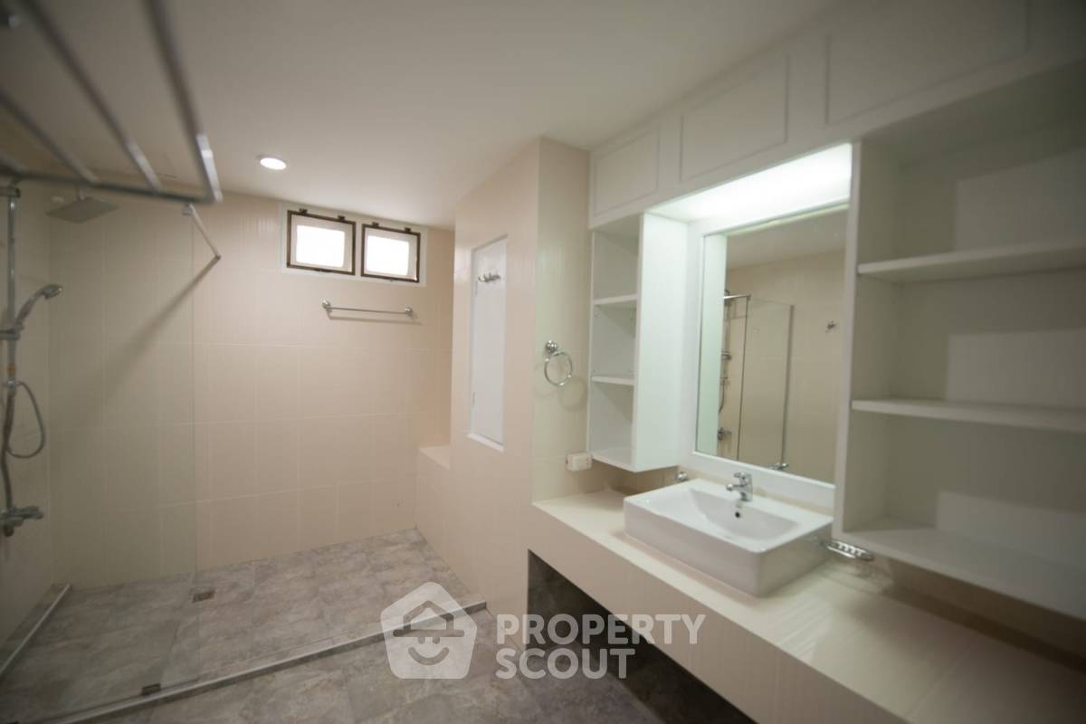 รูป คอนโดเลี้ยงสัตว์ได้ 3 ห้องนอน ขนาด 350 ตร.ม. Oriental Towers Condominium ใกล้ BTS เอกมัย (ID 3157143) - รูปที่ 11/29