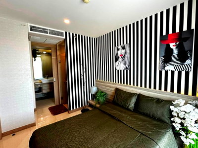 Condos for rent : Condo for rent in Jomtien, 300 m from Jomtien Beach, 1-bedroom unit with pool view and city view.