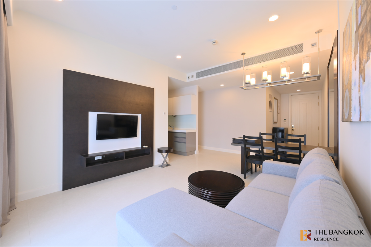 picture Q Langsuan near BTS Ratchadamri Comfortable and Ready to Move-in - 2/10