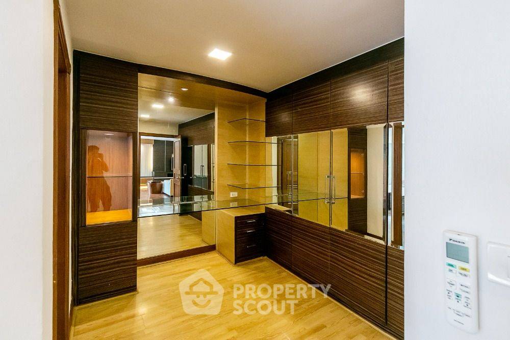 picture Pet-Friendly 3-BR President Park Condominium Near MRT Queen Sirikit (ID 2075203) - 11/13