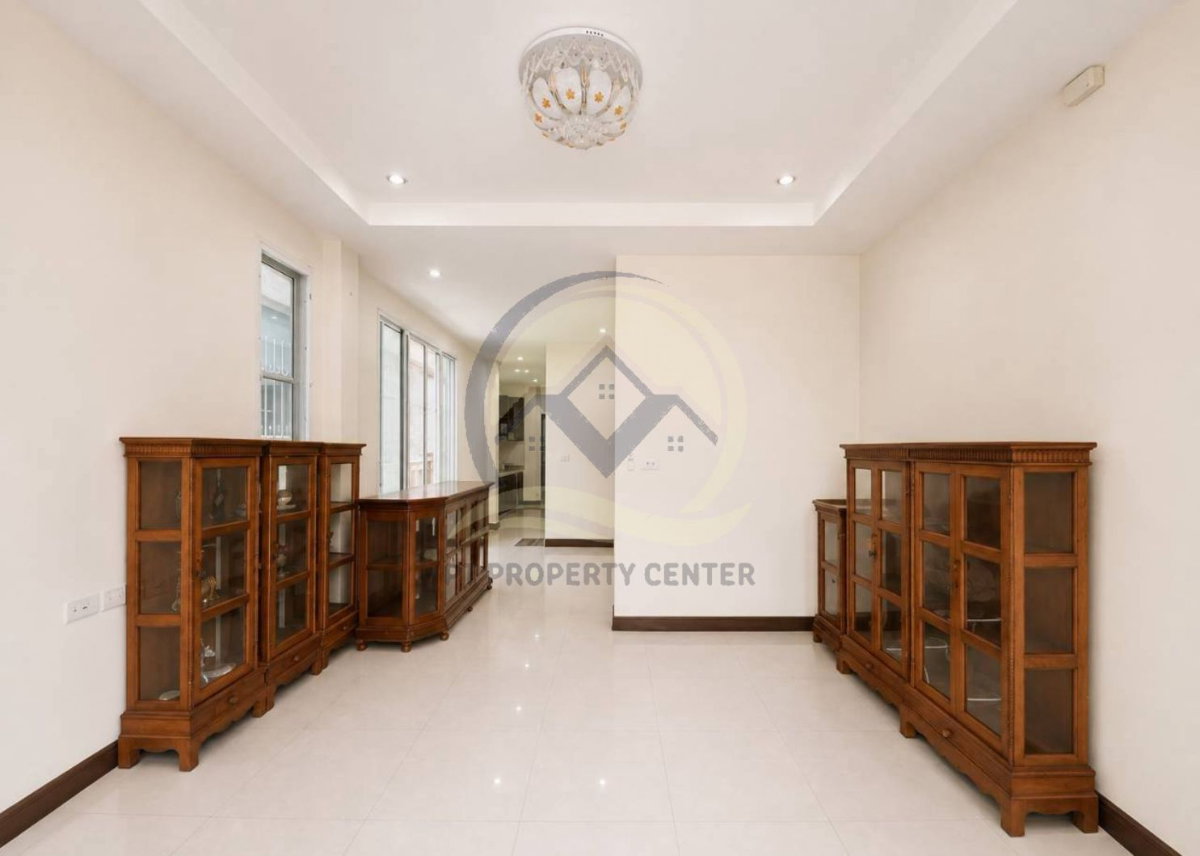 รูป บ้านเดี่ยว 2 ชั้น สร้างเอง ซอยคู้บอน 21  แขวงคันนายาว บ้านเปล่ารีโนเวทใหม่พร้อมอยู่ ราคาพิเศษ ทำเลใกล้รถไฟฟ้าและทางด่วน เหมาะสำหรับครอบครัวใหญ่ - รูปที่ 5/32