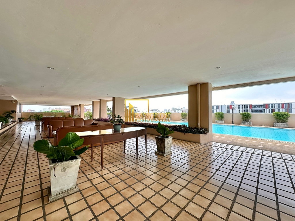 รูป Enormous 5 Bedroom Penthouse With Private Terrace in Ekkamai - BR21093AP - รูปที่ 43/54