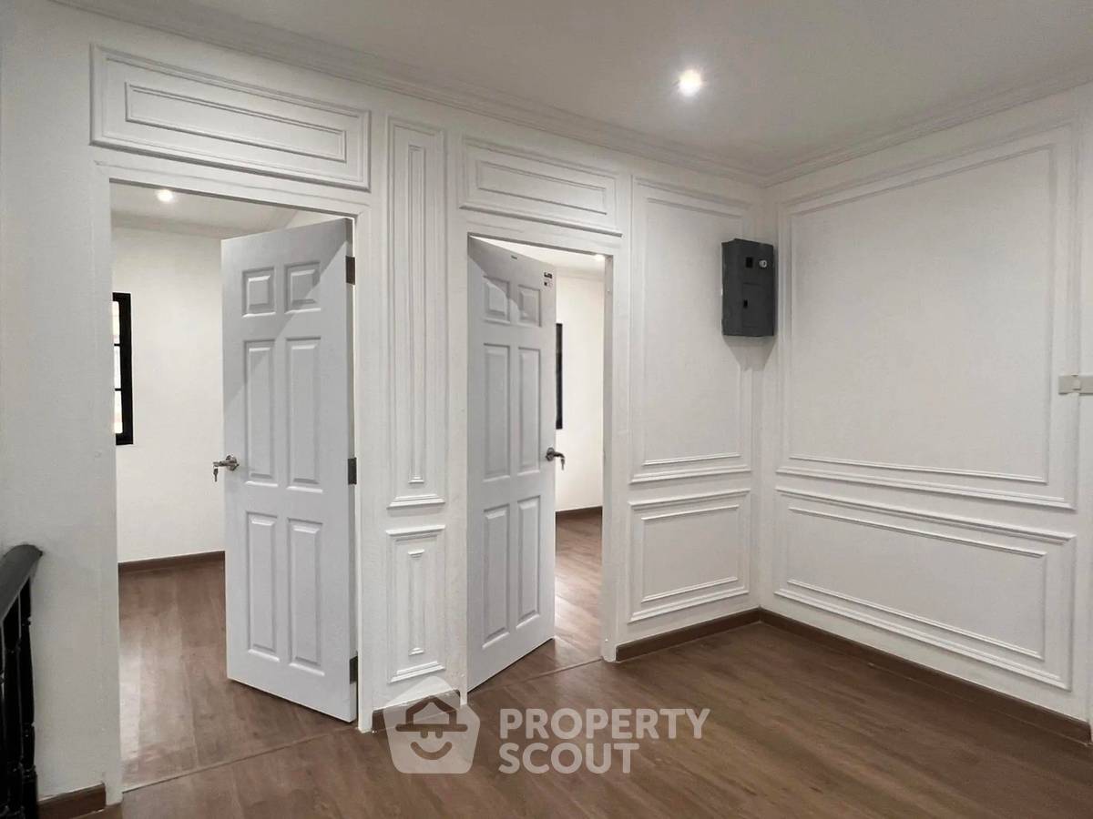picture 3-BR 180 Sqm House For Sale At บ้านอักษรา, Thawi Watthana (ID 3158345) - 7/10