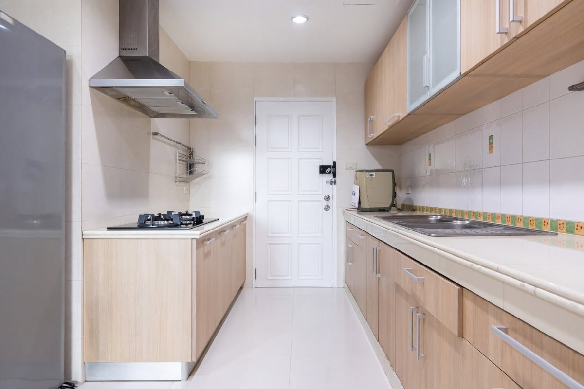 รูป RS7292 ให้เช่า Fifty Fifty Tower Condominium ห้องขนาดใหญ่ ใกล้ BTS ทองหล่อ เพียง 5 นาที  - รูปที่ 6/30