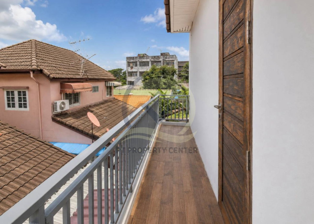 รูป บ้านเดี่ยว 2 ชั้น สร้างเอง ซอยคู้บอน 21  แขวงคันนายาว บ้านเปล่ารีโนเวทใหม่พร้อมอยู่ ราคาพิเศษ ทำเลใกล้รถไฟฟ้าและทางด่วน เหมาะสำหรับครอบครัวใหญ่ - รูปที่ 19/32