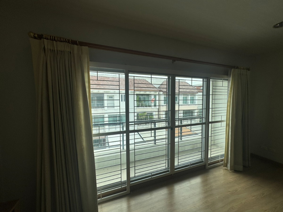 รูป [ขาย] ทาวน์โฮม 3 ชั้น The Royal Vienna รัชวิภา 5.95ล้าน 3 นอน 3 น้ำ พร้อมอยู่ โทร 0882246885 line: Tiitletitle - รูปที่ 37/39