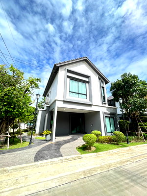 ขายบ้านเดี่ยว : บริทาเนีย บ้านเดียว 4 ห้องนอน 3 ห้องน้ำ