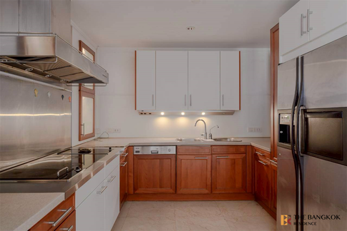 Ultimate Luxury Lifestyle with Convenience Las Colinas Condo near MRT Sukhumvit Station