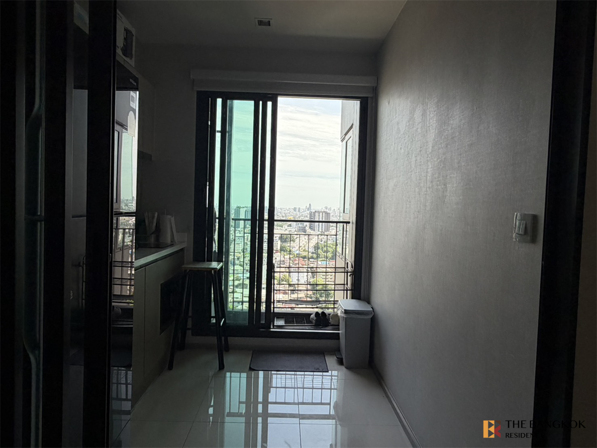 picture Book before anyone else Life Sathorn Sierra near BTS Talad Plu - 2/10