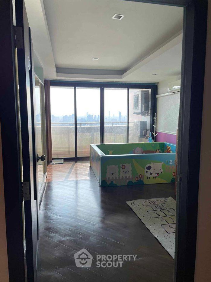 รูป คอนโด 3 ห้องนอน 386 ตร.ม. ชั้น 43 President Park Condominium ใกล้ MRT Queen Sirikit (ID 732517) - รูปที่ 3/10