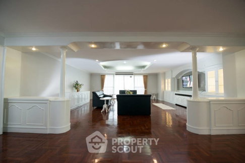 Pet-Friendly 3-BR 350 Sqm, Oriental Towers Condominium, BTS Ekkamai (ID 3157143)