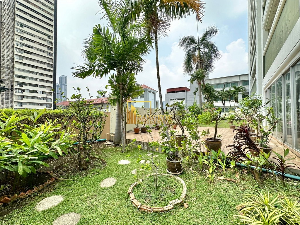 รูป Enormous 5 Bedroom Penthouse With Private Terrace in Ekkamai - BR21093AP - รูปที่ 46/54