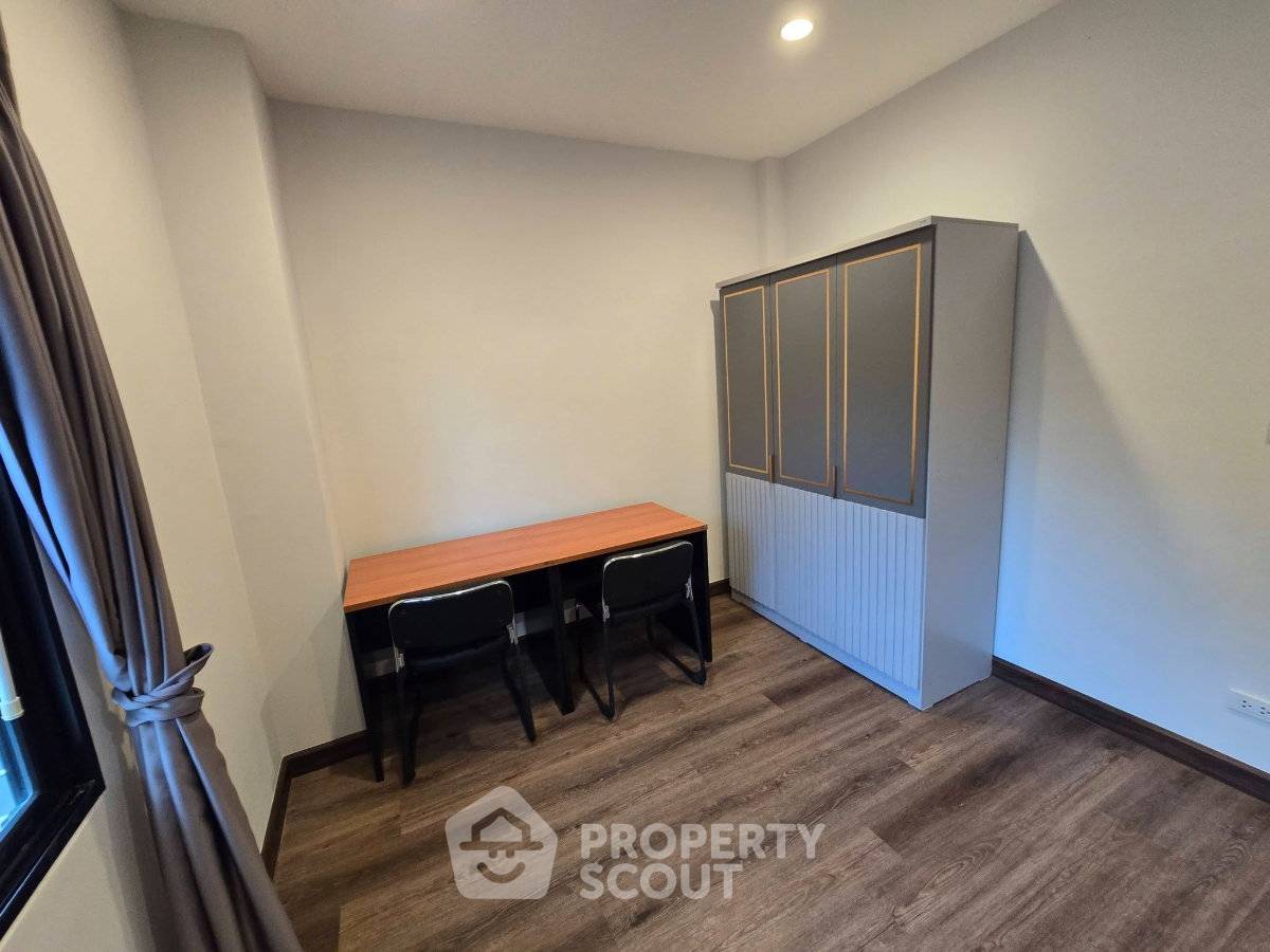 picture Spacious 3-BR 210 Sqm Townhouse At Cordiz At Udomsuk (ID 3156328) - 9/10