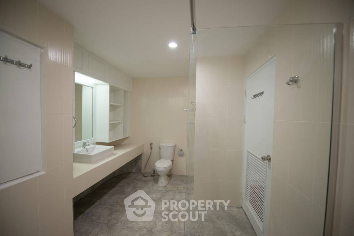 picture Pet-Friendly 3-BR 350 Sqm, Oriental Towers, BTS Ekkamai (ID 3157143) - 18/29