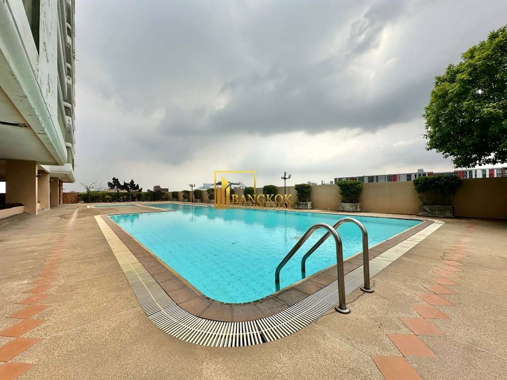 รูป Enormous 5 Bedroom Penthouse With Private Terrace in Ekkamai - BR21093AP - รูปที่ 41/54