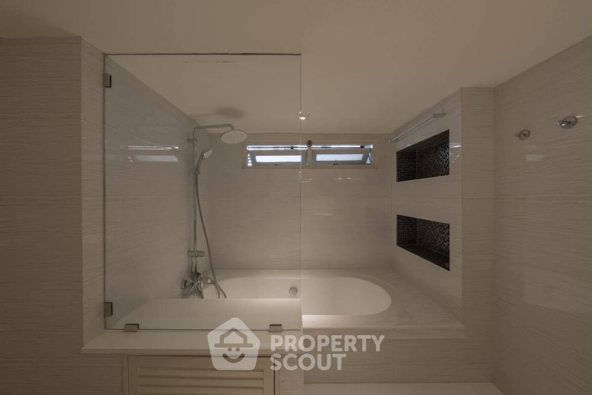picture 2-BR Condo At The Emporio Place, Near BTS Phrom Phong (ID 2455279) - 8/10