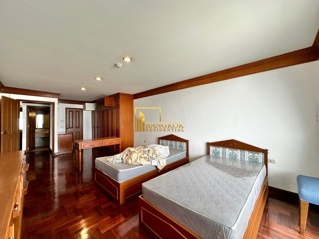 รูป Enormous 5 Bedroom Penthouse With Private Terrace in Ekkamai - BR21093AP - รูปที่ 26/54
