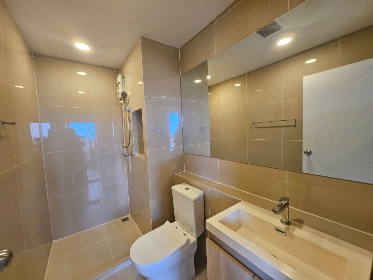 picture The Ultimate WFH Setup! High Floor Condo with Ergonomic Chair ðŧ - 10/19