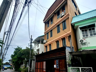 อาคารพาณิชย์ ถนนบางบอน 4 : ขายตึก 5 ชั้น พร้อมบ้านเดี่ยวชั้นเดียว ซอยเพชเกษม 79 เนื้อที่ 146 ตรว