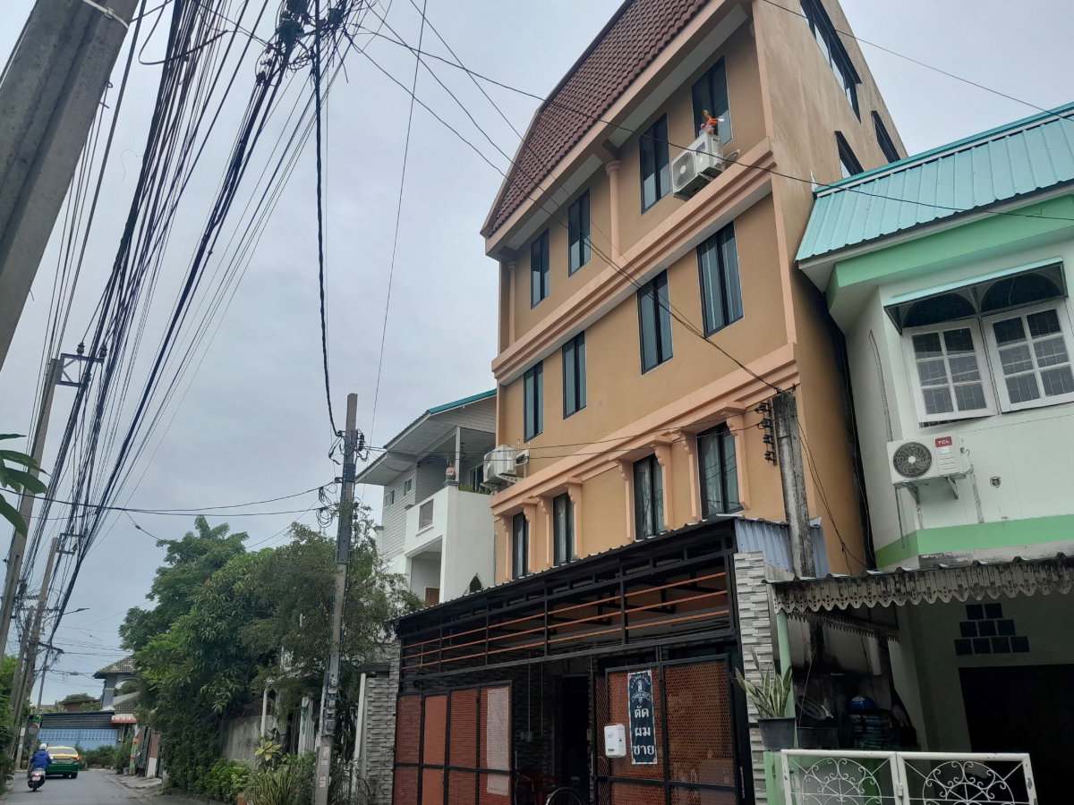 รูป ขายตึก 5 ชั้น พร้อมบ้านเดี่ยวชั้นเดียว ซอยเพชเกษม 79 เนื้อที่ 146 ตรว - รูปที่ 1/11