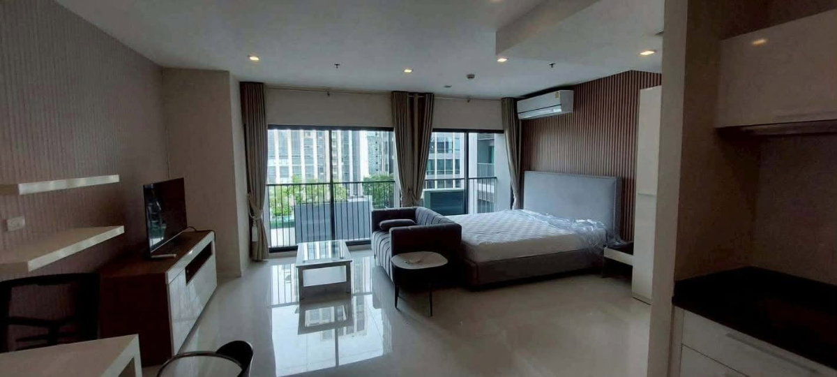picture Noble Remix, a very spacious room with natural light Clean condition on cover Ready to move in - 2/11