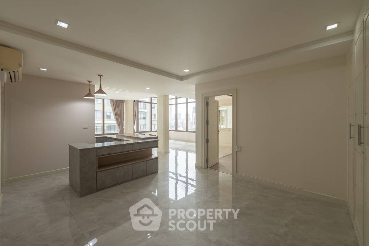 picture 2-BR Condo At The Emporio Place, Near BTS Phrom Phong (ID 2455279) - 2/10