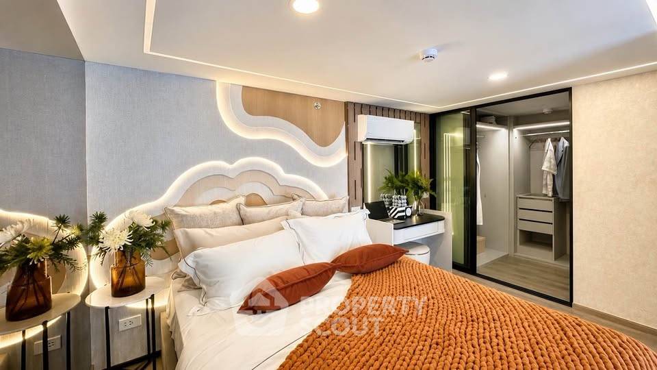 picture 200m To MRT Huai Khwang | 2-BR Condo At SOHO Bangkok Ratchada (ID 3159841) - 2/17