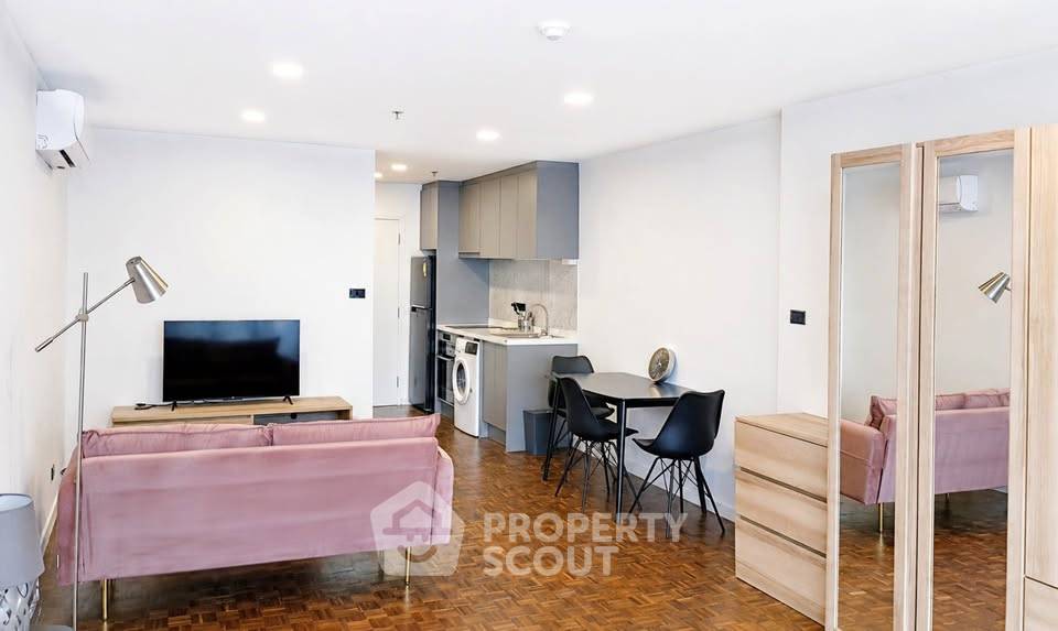 picture High-Floor 1-BR At Sukhumvit Suite Near BTS Nana (ID 3161117) - 1/10