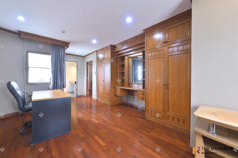 Regent On The Park 1 near BTS Phrom Phong