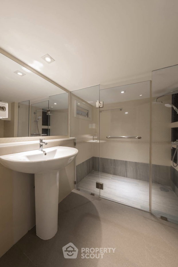picture 2-BR Condo At The Emporio Place, Near BTS Phrom Phong (ID 2455279) - 9/10