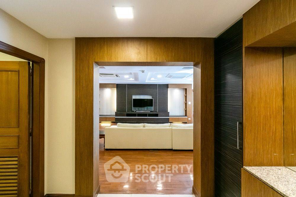 picture Pet-Friendly 3-BR President Park Condominium Near MRT Queen Sirikit (ID 2075203) - 1/13